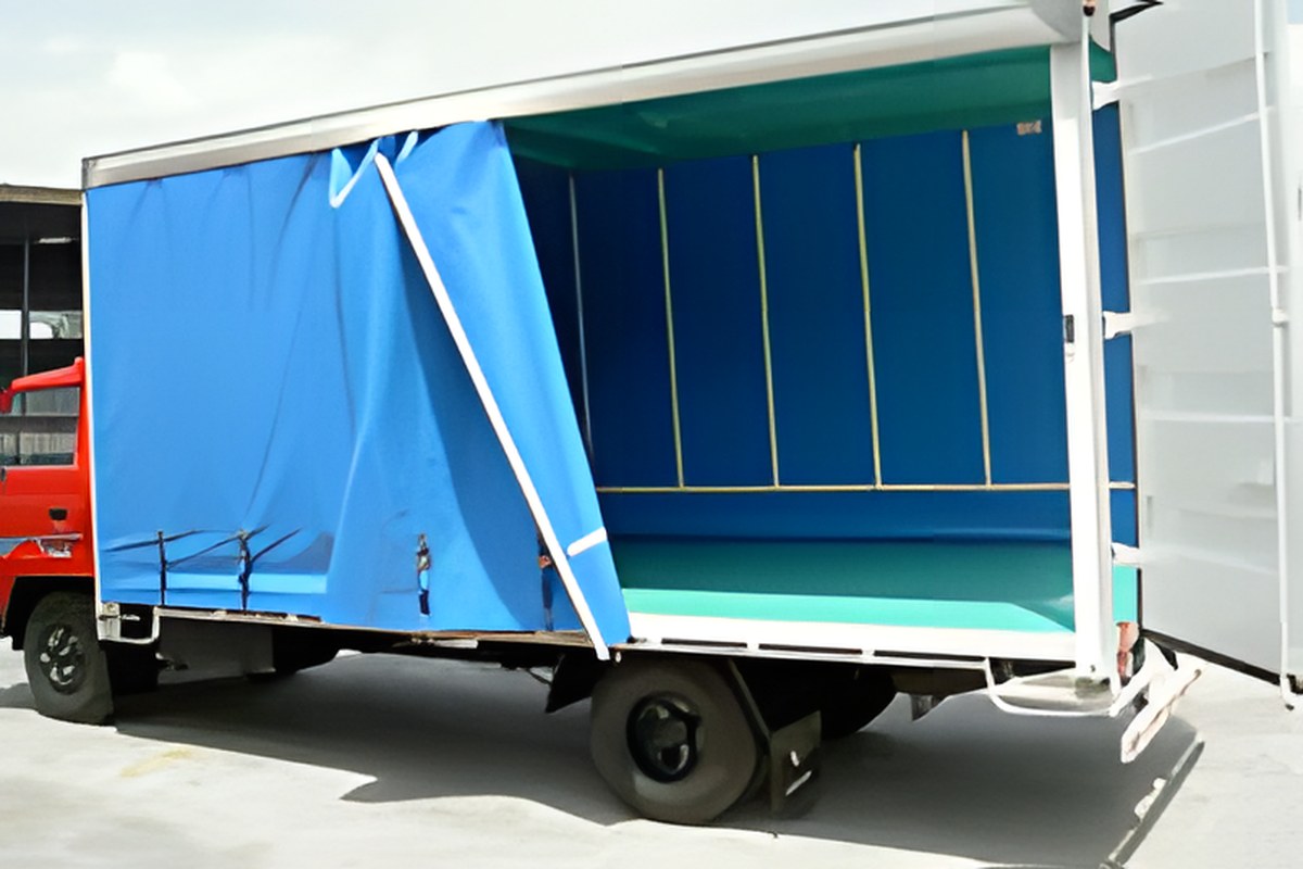 Curtain sided truck