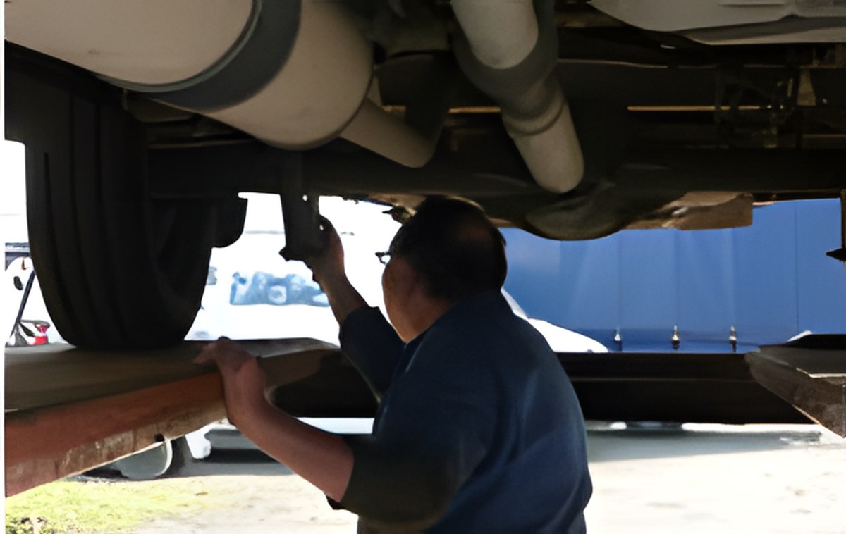 Inspecting the underside of a commercial vehicle